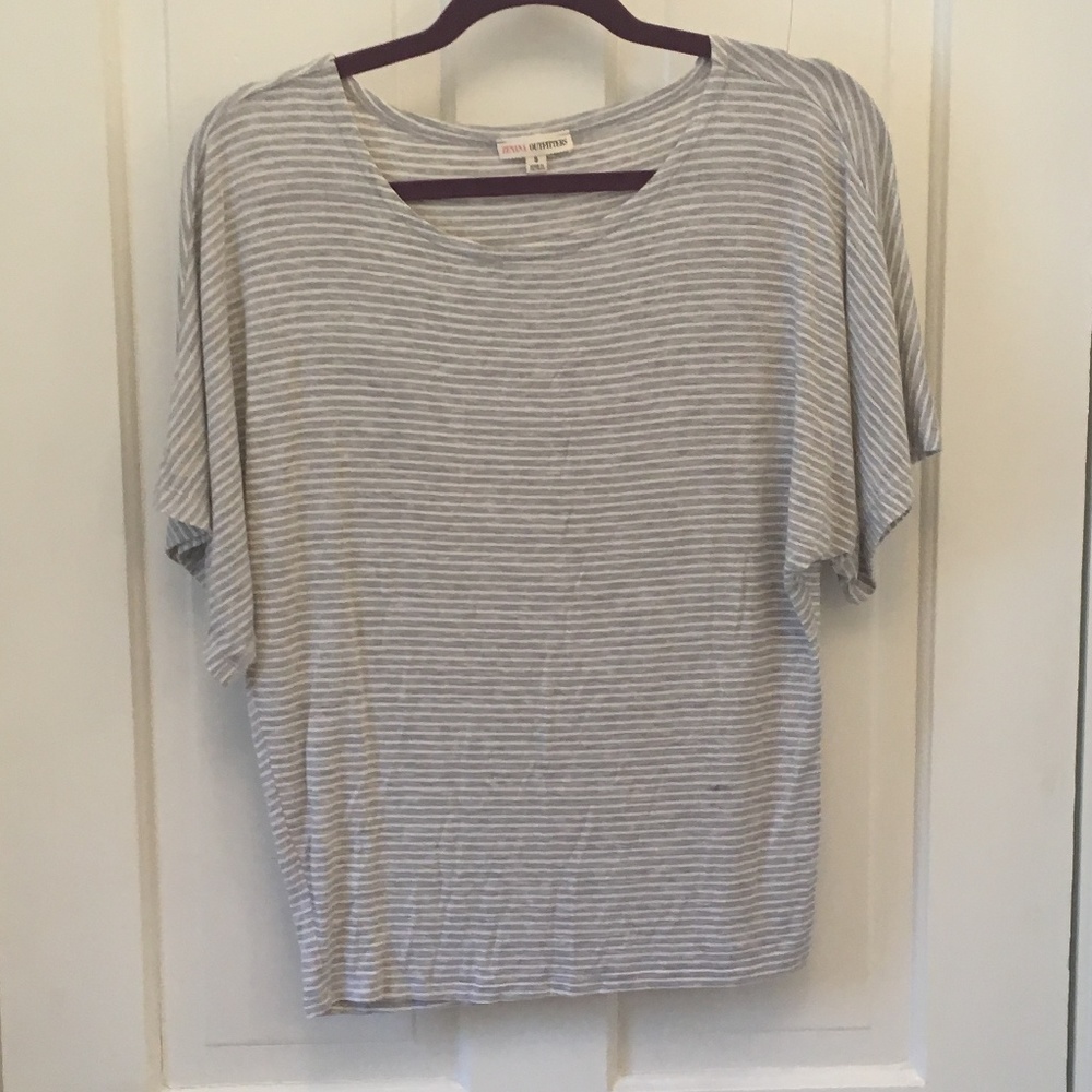 Gray and white stripe tee
